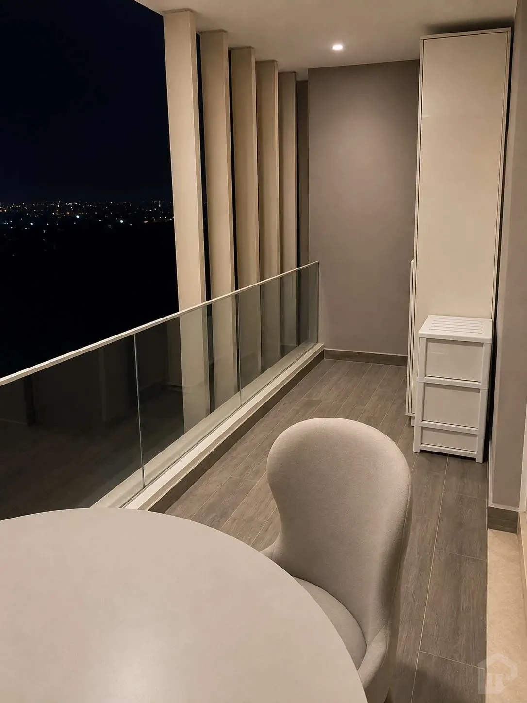 English: Spacious Terrace with Modern Design and Charming Night View