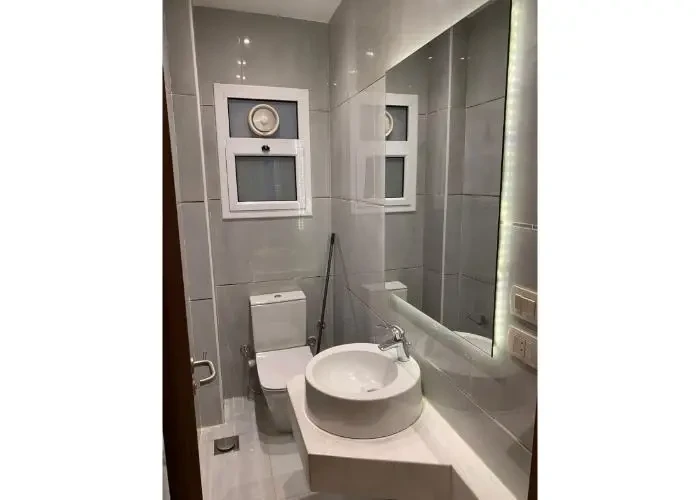 شقه 3 غرف للأيجار في الباتيو 7