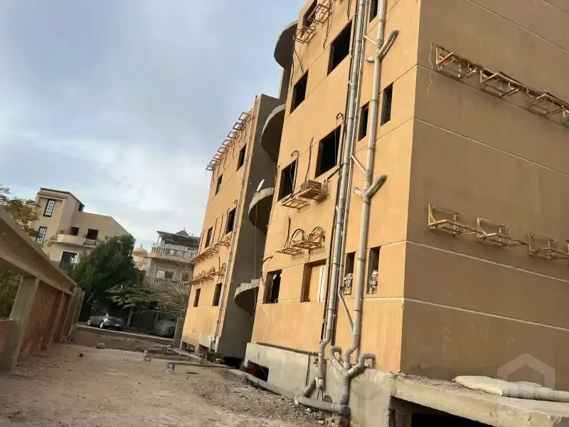 مول تجاري للبيع في كمبوند