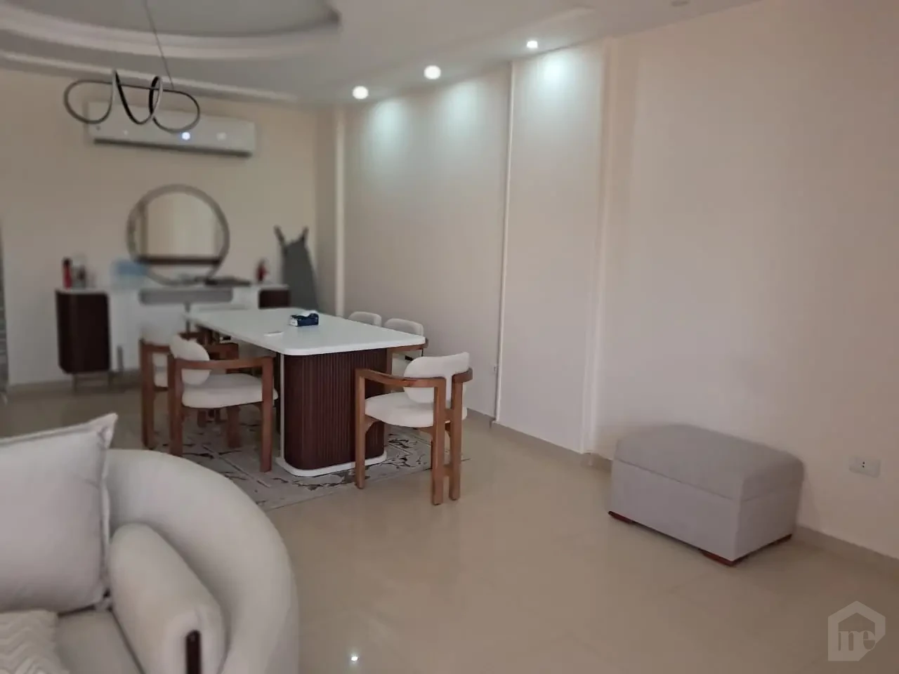 شقة مودرن مفروشة بالكامل بإطلالة مميزة داخل ميدتاون من بتر هوم