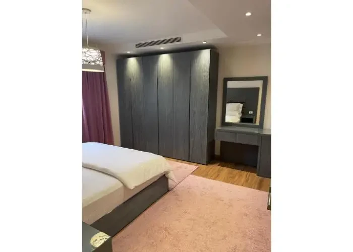 شقه مفروشه للأيجار في القاهره الجديده