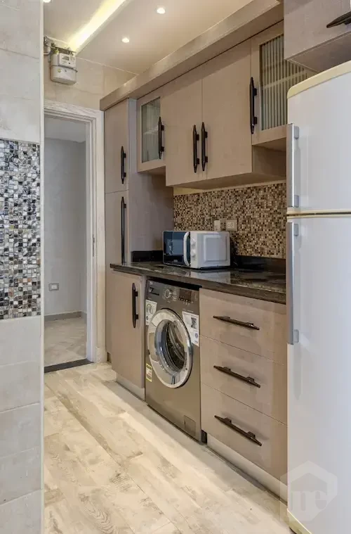 شقة مفروشة بالكامل بجراج خاص في كمبوند ليك فيو