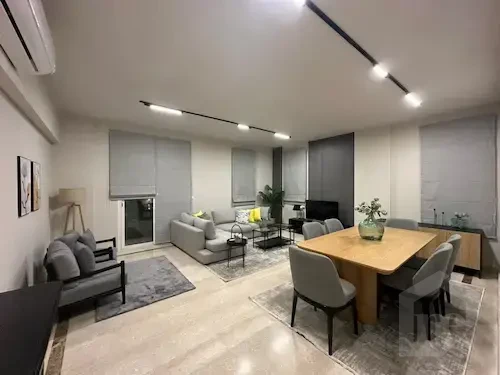 للإيجار شقة مفروشة بتشطيب فاخر في ميفيدا