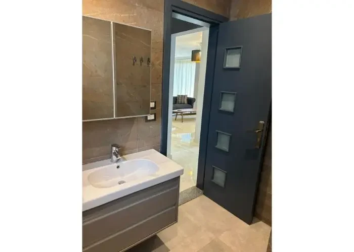 شقه مفروشه للأيجار في واتر واي