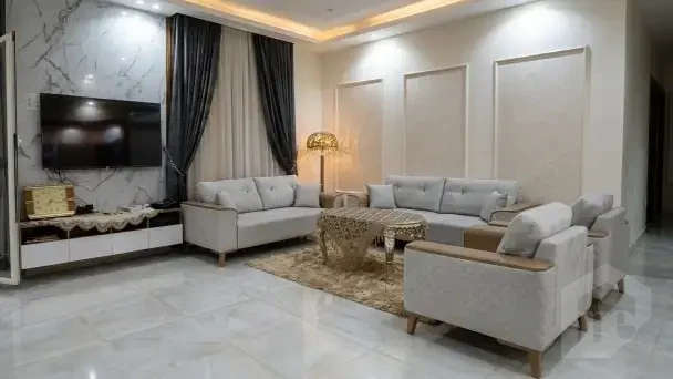 furnished-ground-floor-apartment-with-private-garden-hyde-park-new-cairo-L9101
