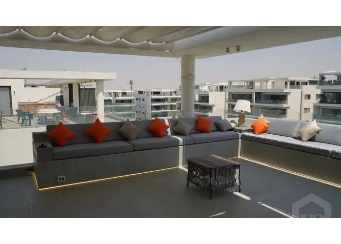 بنتهاوس للأيجار في ليك فيو