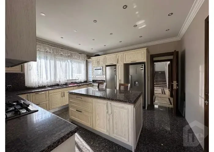 فيلا للأيجار في هايد بارك