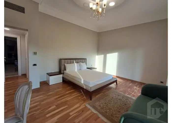 فيلا مستقله باحمام سباحه للأيجار في غرب الجولف