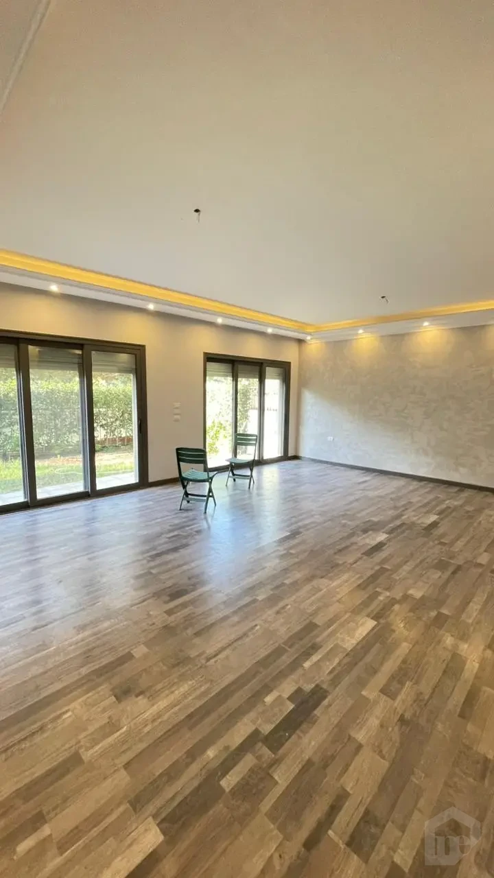 شقة للايجار في ايست تاون  تشطيب سوبر لوكس