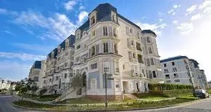 فيلا بحديقة للبيع في ماونتن فيو هايد بارك