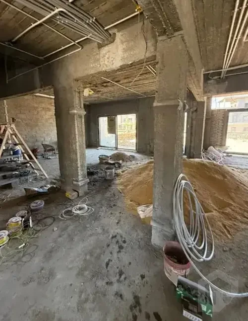 فيلا فاخرة للبيع بموقع استثنائي داخل Swan Lake Residences