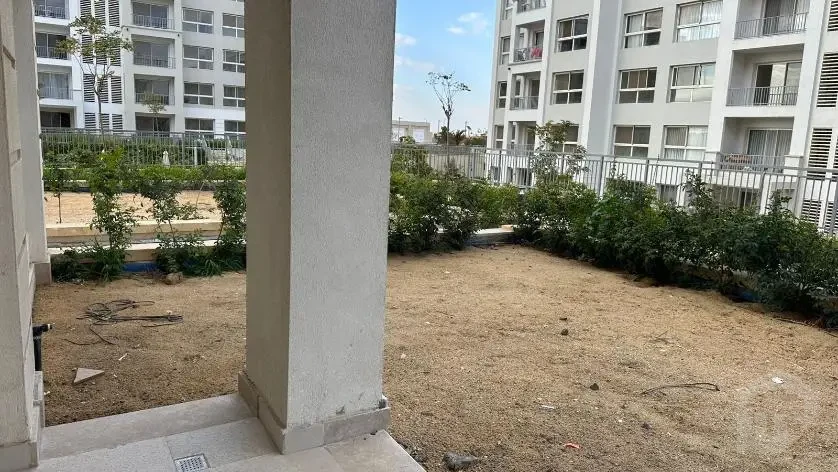 شقة أرضي بحديقة القاهرة الجديدة