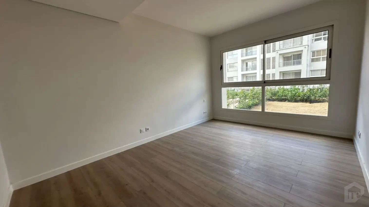 شقة أرضي بحديقة للإيجار في ميفيدا بلو فيوز