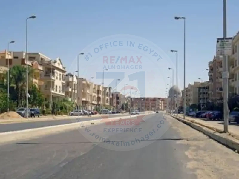 For sale, a commercial and administrative plot of land in Al-Yasmeen, New Cairo, 1800 square meters
