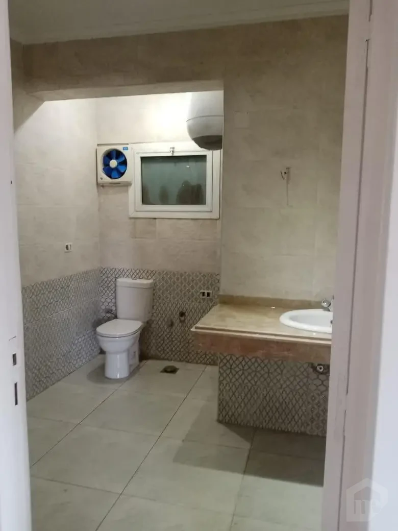 شقة مشطبة بالكامل بإطلالة النيل في الزمالك | 245 متر | 4 غرف | 3 حمامات