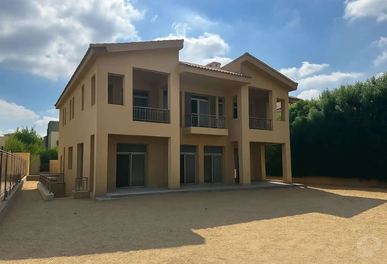 Exclusive Opportunity: Elevated Villa in Allegria with a Spacious Garden