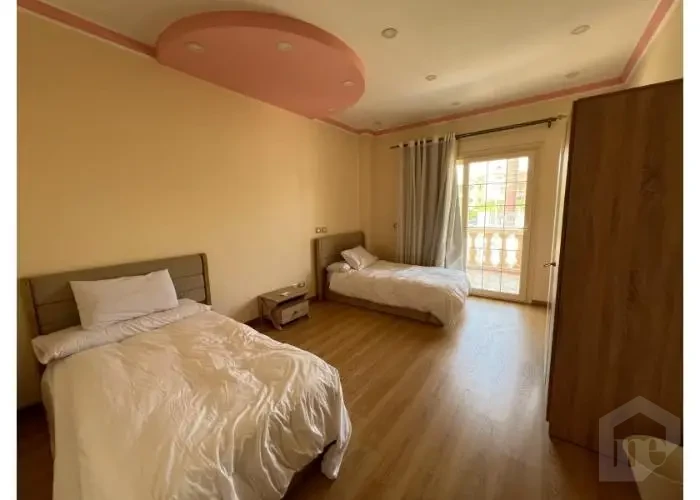 قصر للبيع قريب من الخدمات