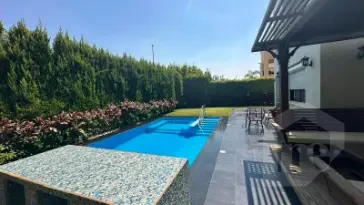 Villa with Swimming Pool