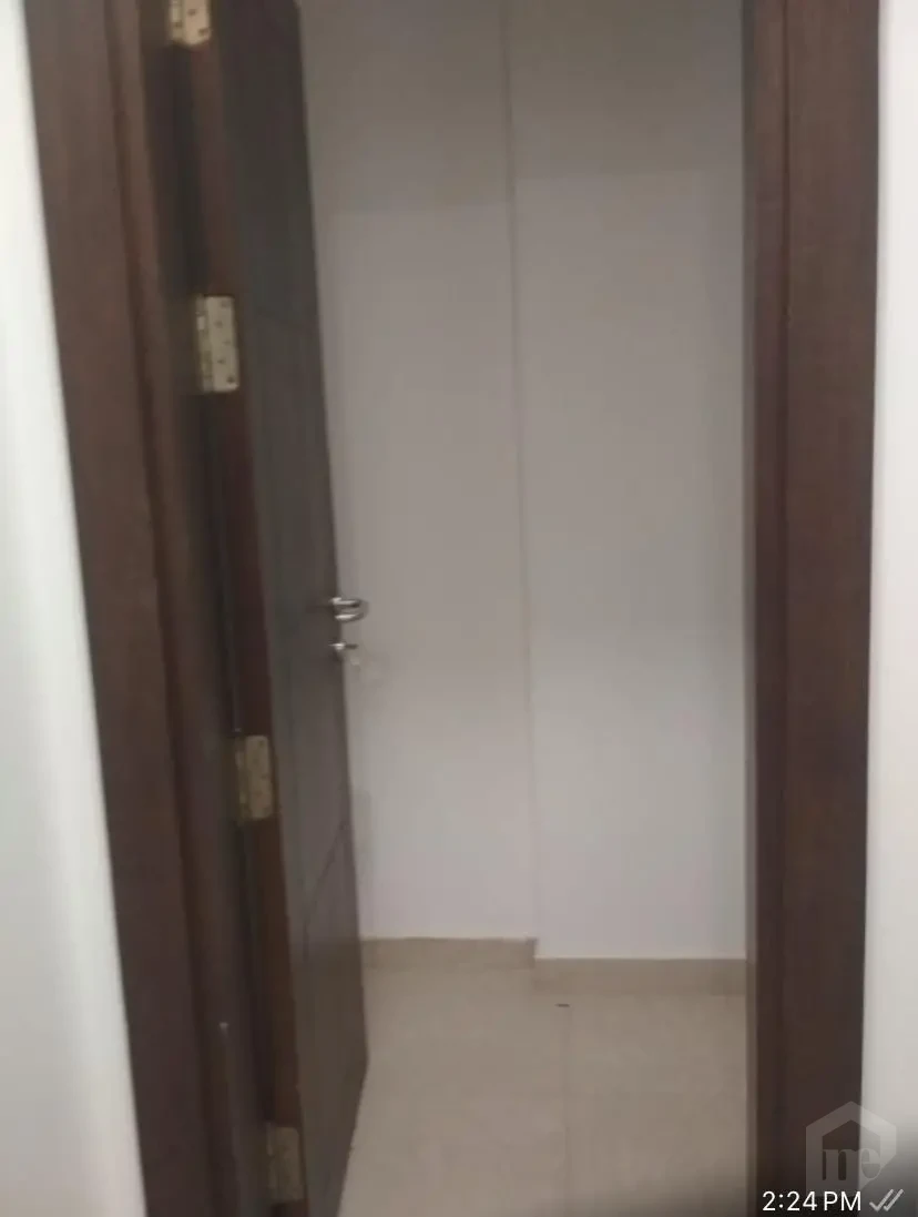 عيادة فاخرة بالتشطيب والتكييف المركزي – للبيع في ميديكال بارك