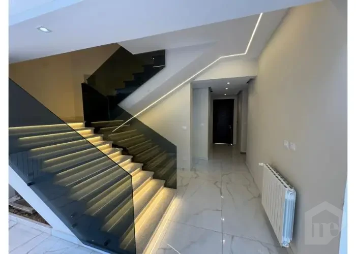 تاون هاوس للأيجار في ديستريكت 5