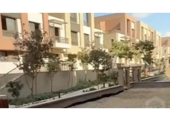 تاون هاوس للبيع