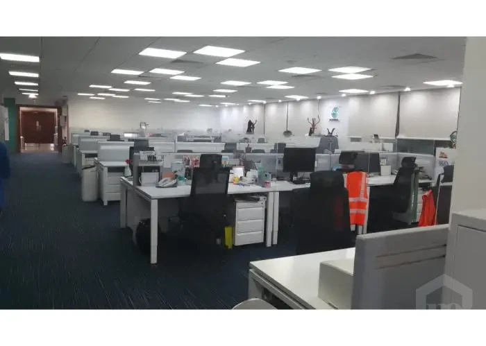 For rent furnished office 900m 90 Street