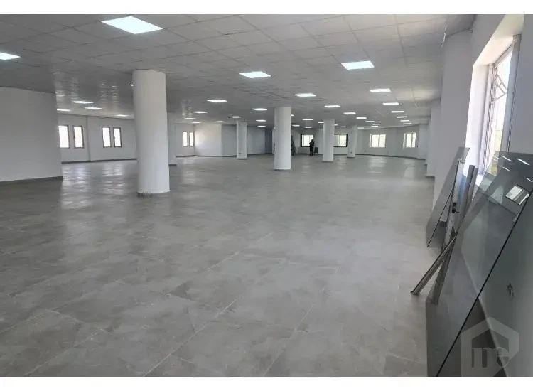 مقر إداري متشطب 1100م مناسب للشركات