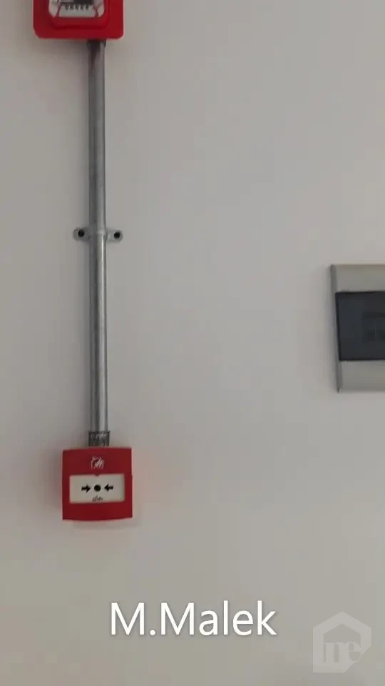 مكتب جاهز للعمل على التسعين الشمالي في Headquarters