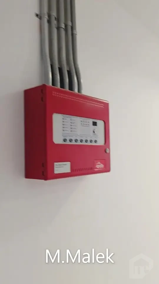 مكتب جاهز للعمل على التسعين الشمالي في Headquarters