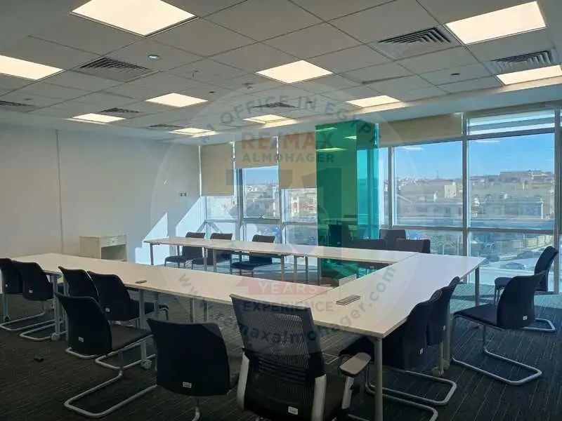 Office for rent in South 90th Street, 270m