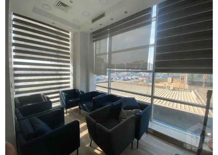 للأيجار في توب 90 مول