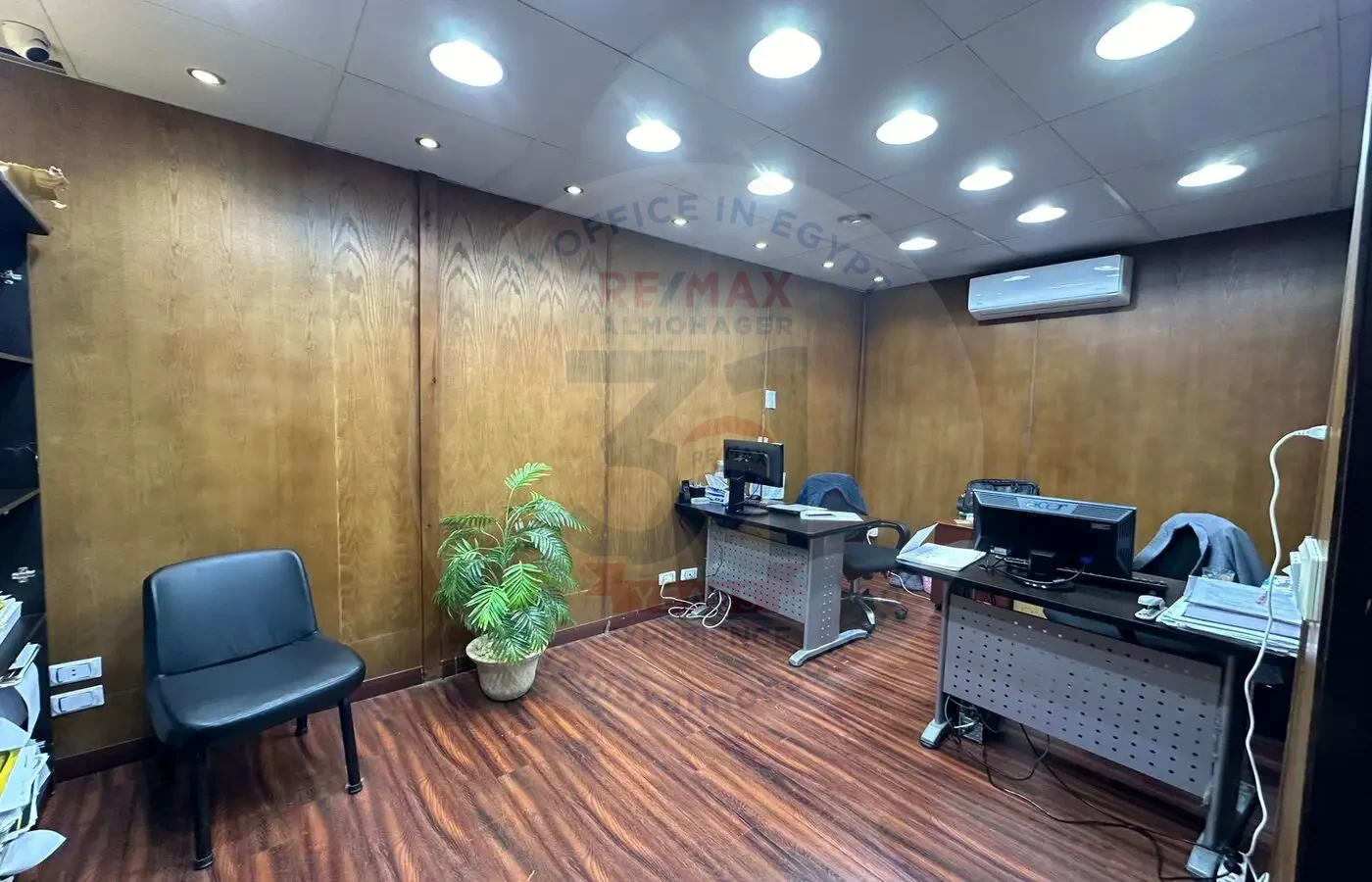 Apartment suitable for an office for sale in the old Obour buildings in Salah Salem, 158 square meters