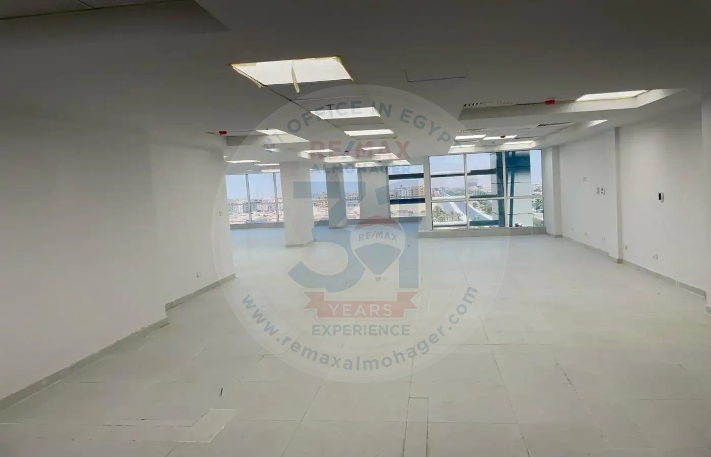 Office for sale in The northern 90th New Cairo 800m