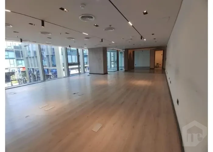 مكتب للأيجار في وتر واي