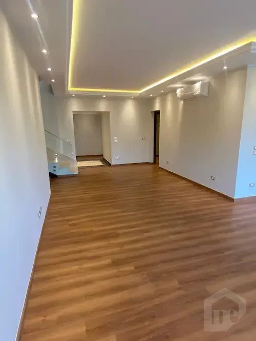 للإيجار بنتهاوس دوبلكس في إيستاون