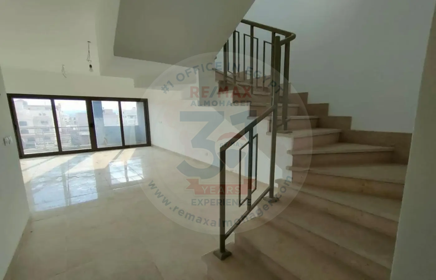 Penthouse for rent in Fifth Square, first residence, 280 sqm, air conditioning