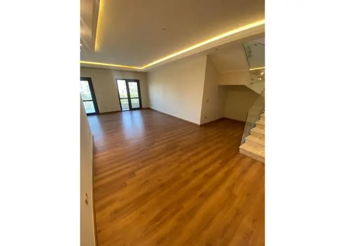 بنتهاوس للأيجار في ايستاون