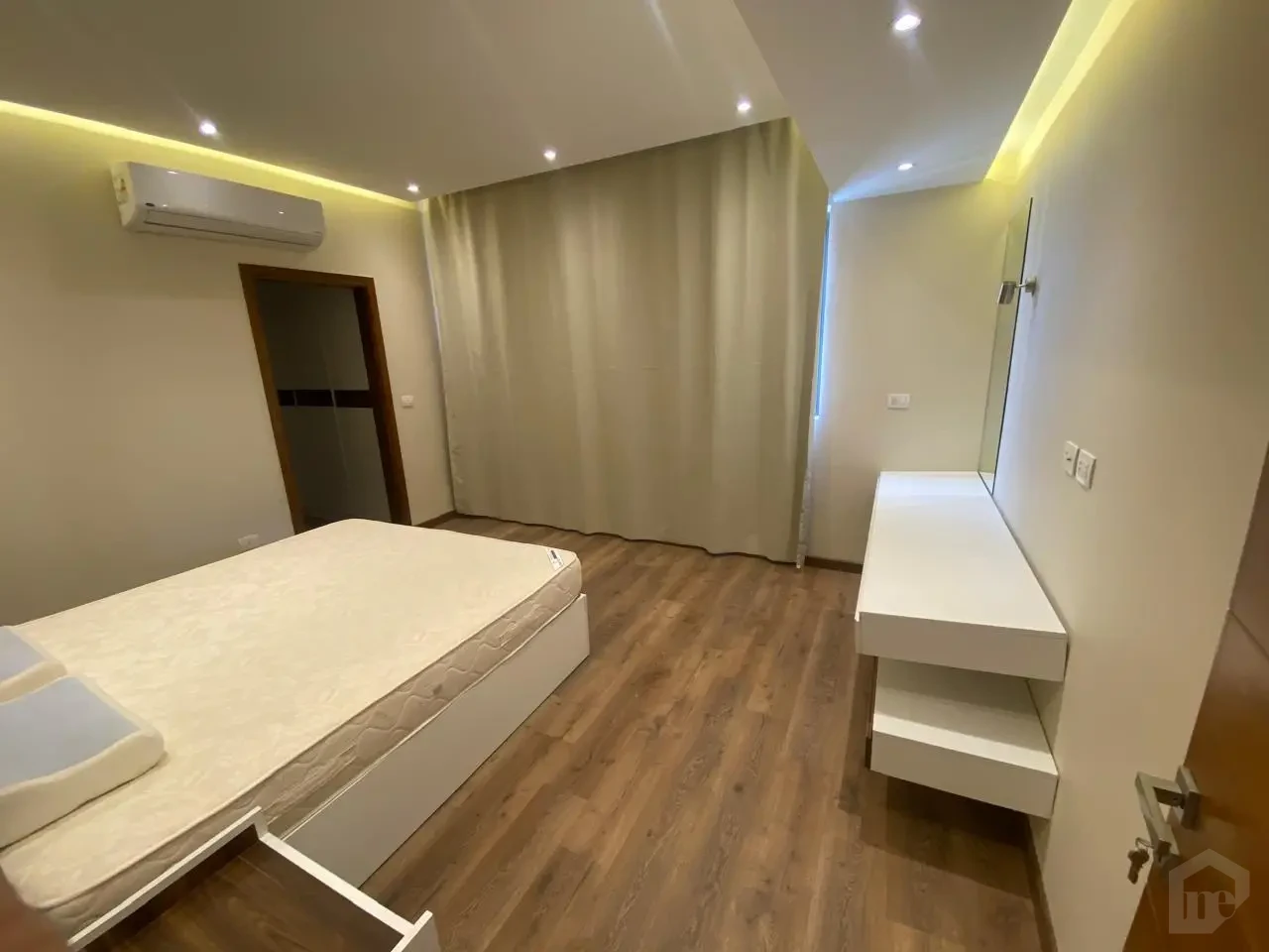 بنتهاوس للبيع في ليك فيو ريزيدنس 1