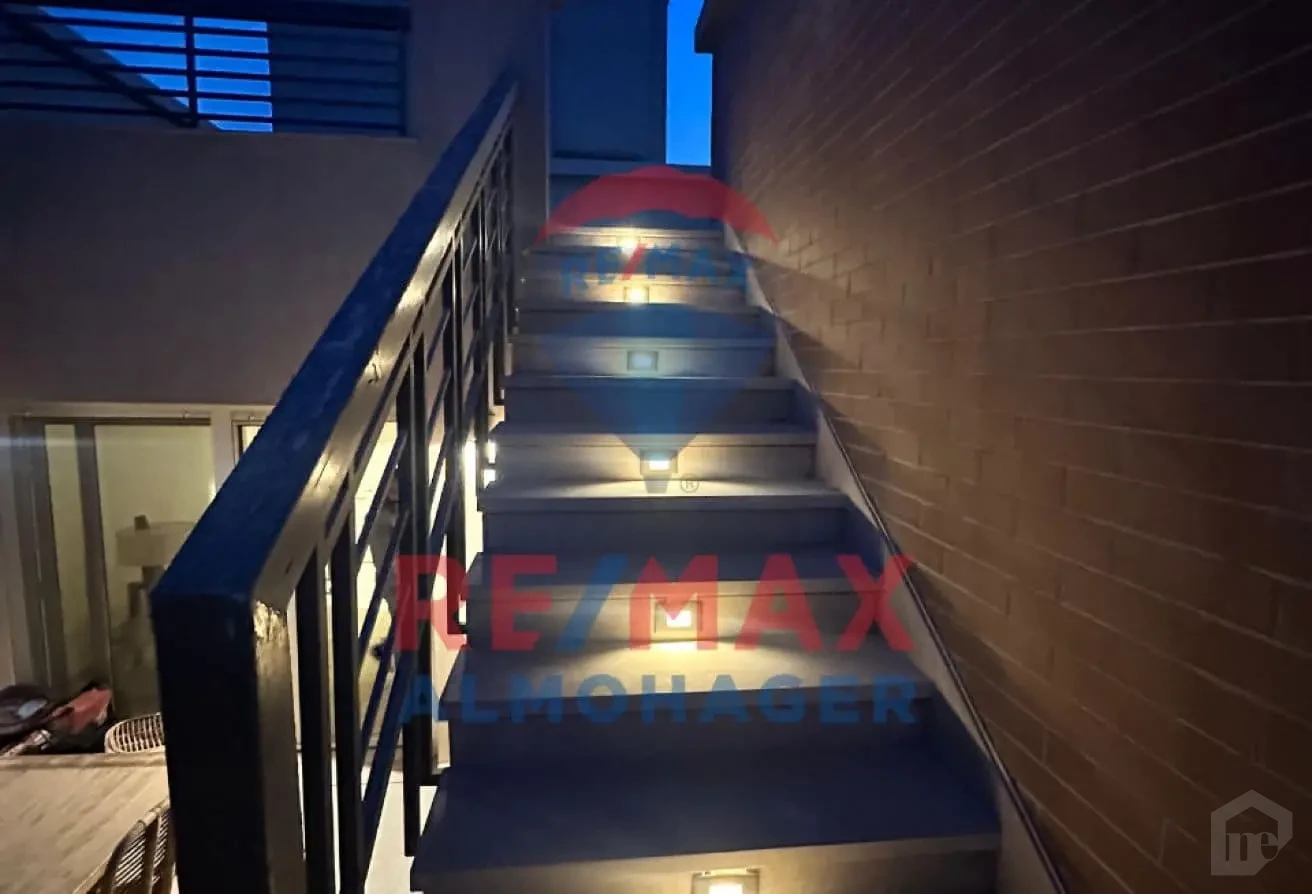 Penthouse for Sale with Open Golf View & Modern Kitchen Cabinets