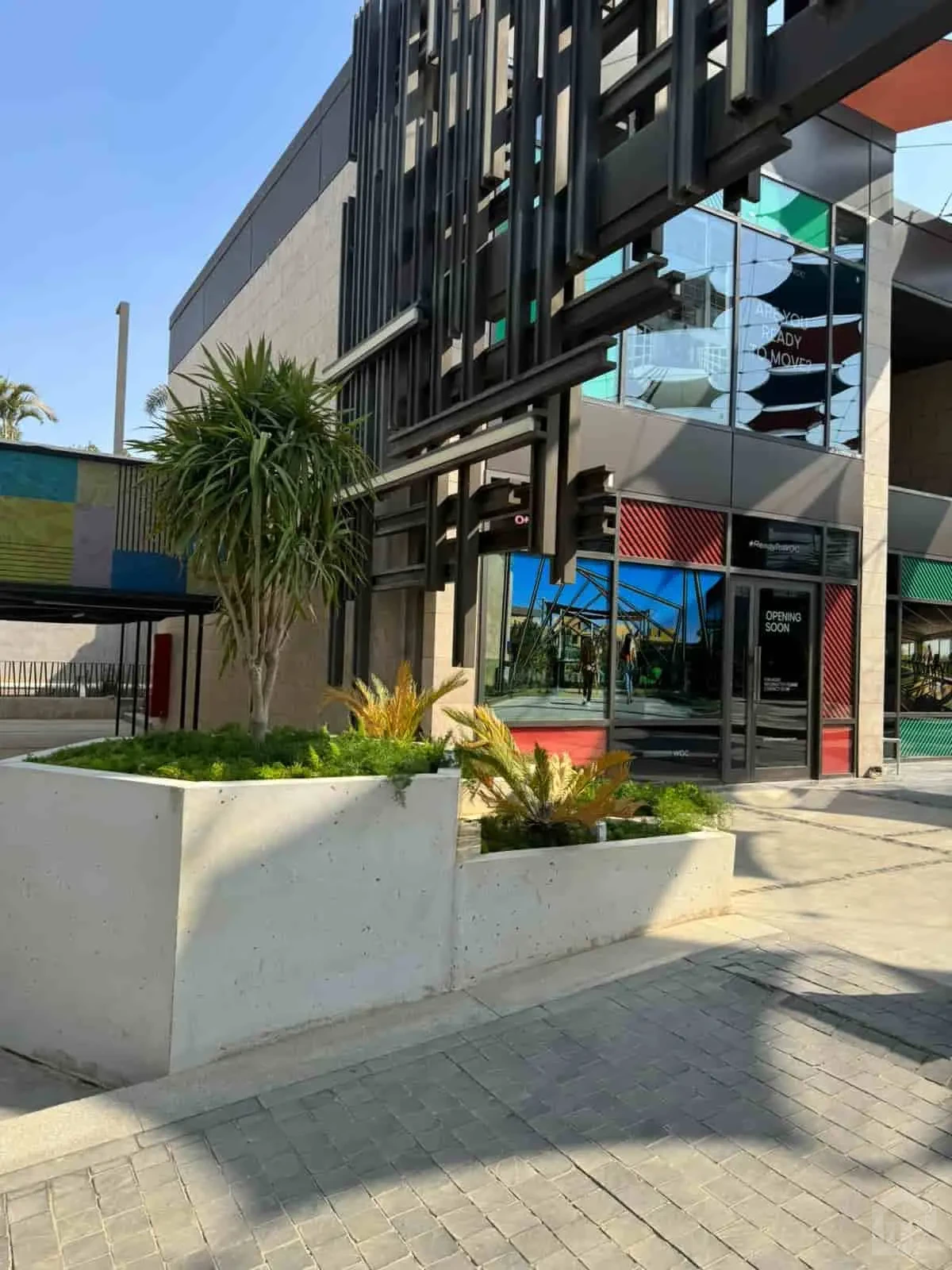 مساحة تجارية/إدارية 101 متر | ووك أوف كايرو الشيخ زايد | للإيجار أو البيع