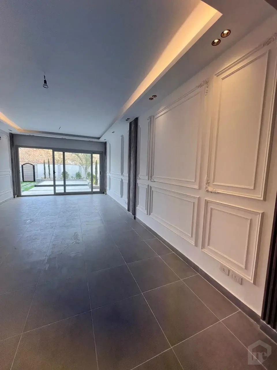 تاون هاوس للبيع متشطب بالكامل