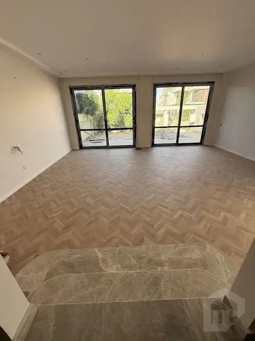 كواترو نصف فرش مع أرضيات بورسلين وHDF