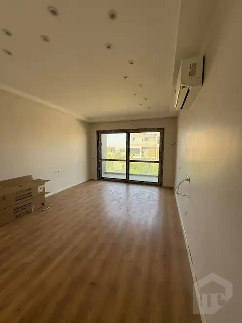 كواترو نصف فرش مع أرضيات بورسلين وHDF