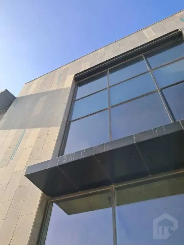 مكتب إداري كبير للبيع في Skywalk