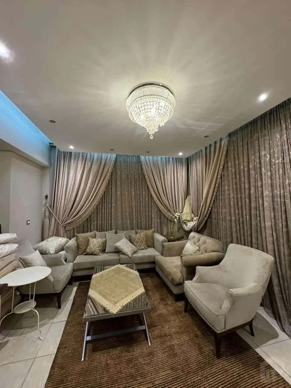 فيلا ستاند الون مشطبة بالكامل في جرينز | 350 متر بناء | الشيخ زايد