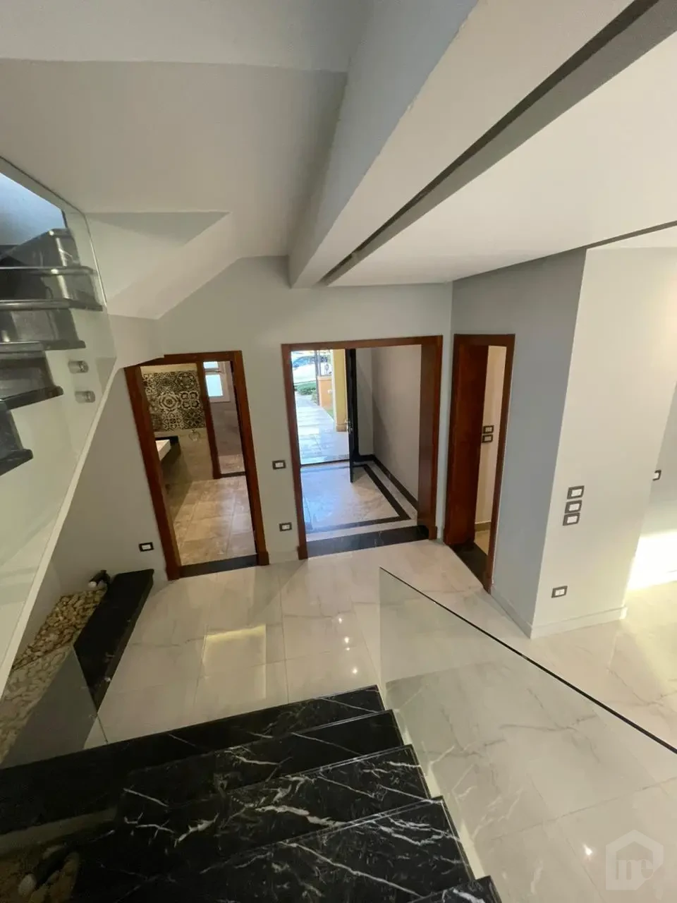 فيلا ألترا لوكس للإيجار في ميفيدا – جاهزة للسكن فورًا