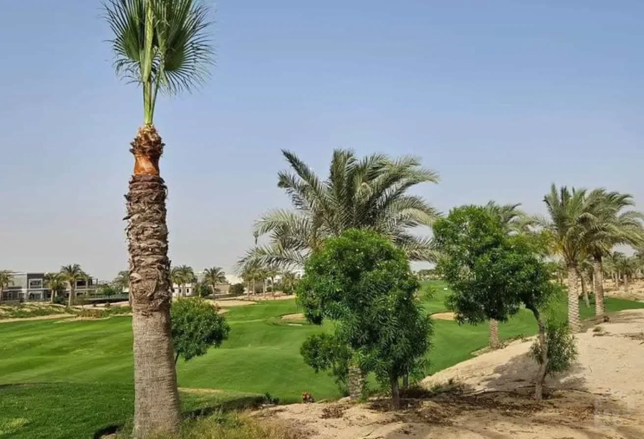 للإيجار في نيو جيزة: شقة أرضي بحديقة مباشرة على البحيرة