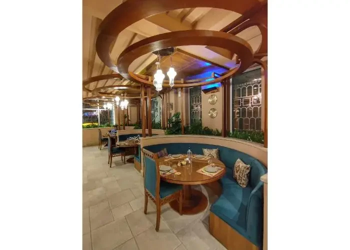 محل 2400 متر للأيجار في التجمع الخامس