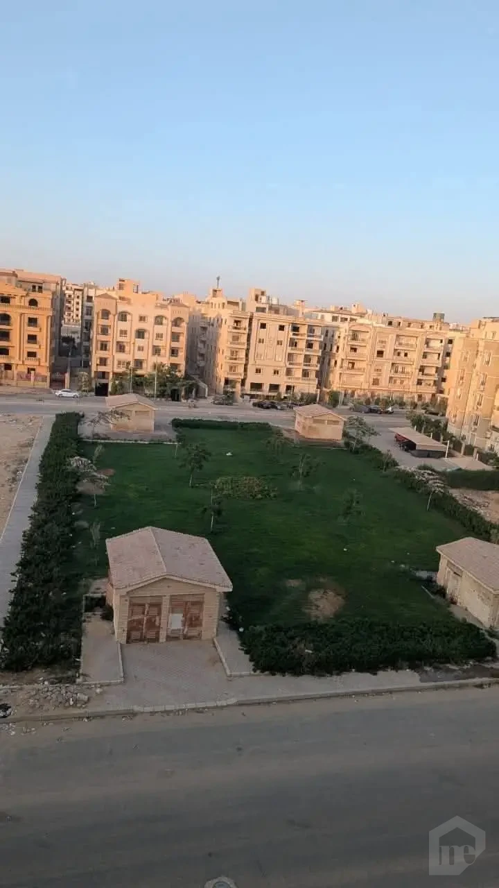 Roof, large area 555 m, 25% buildings for sale