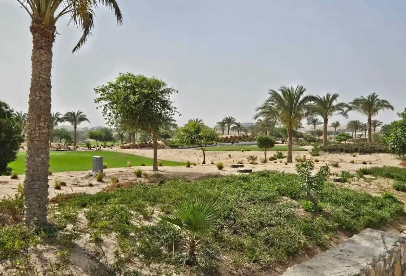 فيلا مميزة للبيع في الحي الأول بموقع رائع